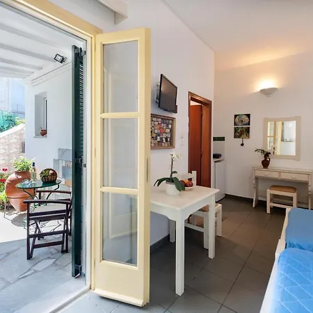 玛格丽塔公寓酒店 * Páros