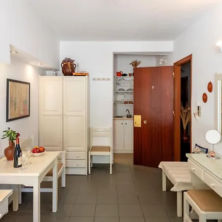 玛格丽塔公寓酒店 Páros